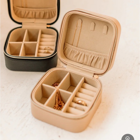 Samara Handbags - Samara the jewelry box - Tan